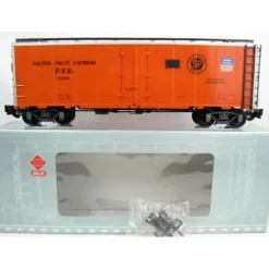 Trains|Aristo-Craft 46201 G Scale UP/SP Pacific Fruit Express Reefer W/Metal Wheels - Model Train Junction: Quality Parts and Art Supplies