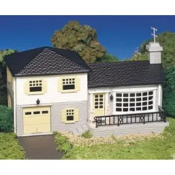 Trains|Bachmann 45213 HO Plasticville Split-Level House Kit - Model Train Junction: Quality Parts and Art Supplies