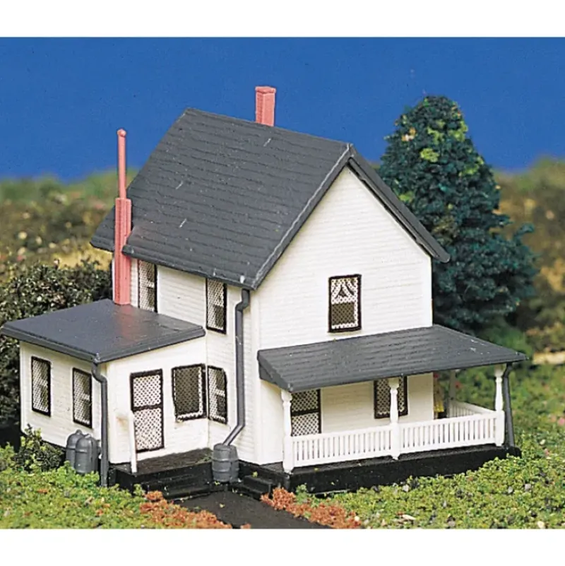 Trains|Bachmann 45812 N Scale Farm House w/Figures - Model Train Junction: Quality Parts and Art Supplies