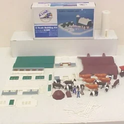 Trains*K-Line K-4132 O Scale Barn & Chicken Coop Kit - Model Train Junction: Quality Parts and Art Supplies