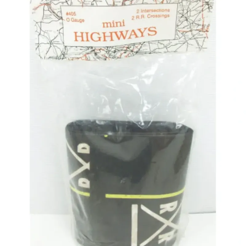 Trains*LeisureTime 405 O Gauge Mini Highways 2 Intersections and 2 Railroad Crossings - Model Train Junction: Quality Parts and Art Supplies