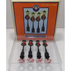 Trains*Lionel 6-37907 O Christmas Street Lamps with Wreaths (Set of 4) - Model Train Junction: Quality Parts and Art Supplies
