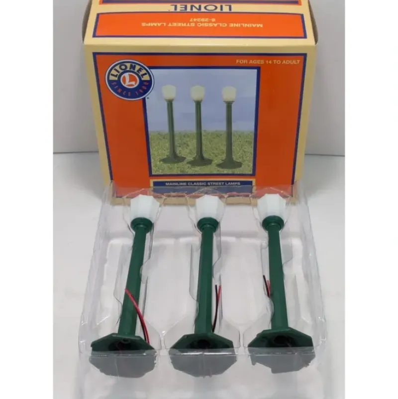 Trains*Lionel 6-29247 O Mainline Classic Green Street Lamps (Set of 3) - Model Train Junction: Quality Parts and Art Supplies