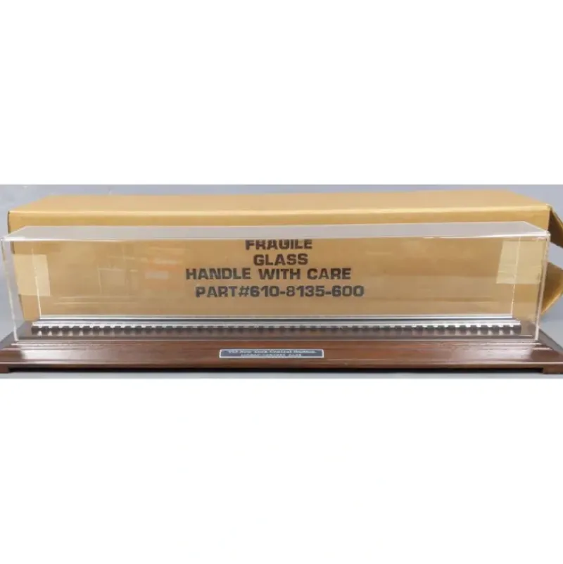 Trains*Lionel 610-8135-600 34" Display Case EX/Box - Model Train Junction: Quality Parts and Art Supplies