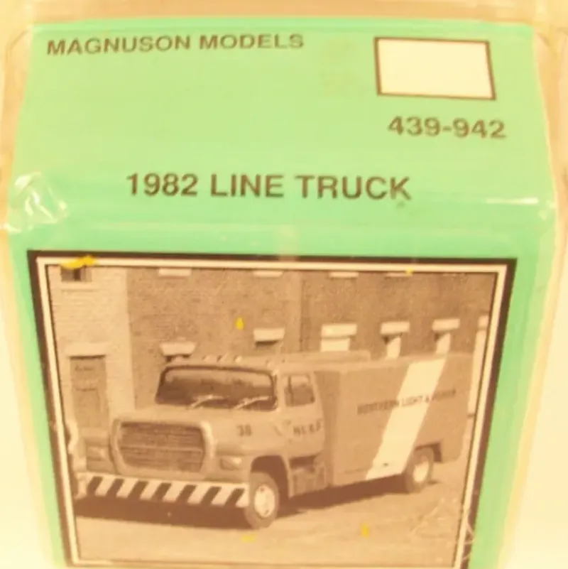 Trains*Magnuson Models 439-942 1982 Line Truck Kit - Model Train Junction: Quality Parts and Art Supplies