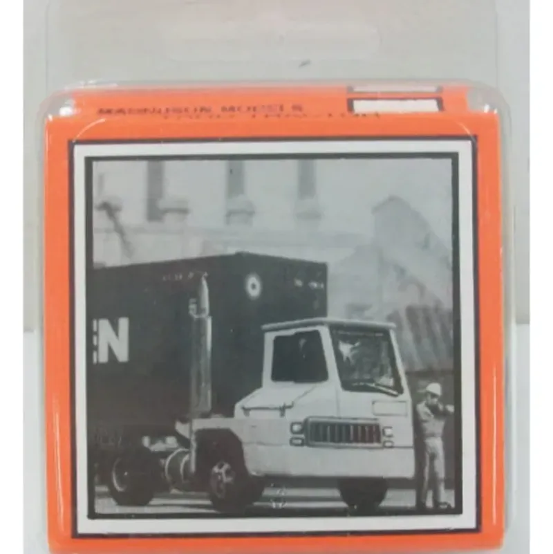 Trains*Magnuson Models 439-941 HO Resin Yard Tractor Kit - Model Train Junction: Quality Parts and Art Supplies