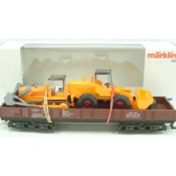 Trains*Marklin 4474 HO Scale Deutsche Bahn Flatcar w/ 2 Tractors - Model Train Junction: Quality Parts and Art Supplies