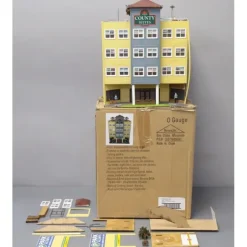 Trains*Menards 279-4427 O Scale County Suites Hotel VG/Box - Model Train Junction: Quality Parts and Art Supplies