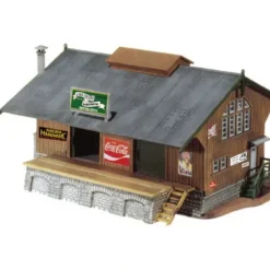 Trains*Model Power 775 HO Scale Built-up 1940 Era Railroad Depot - Model Train Junction: Quality Parts and Art Supplies