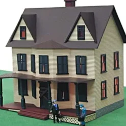 Trains*Model Power 586 HO Scale Haunted House Built-up Lighted - Model Train Junction: Quality Parts and Art Supplies