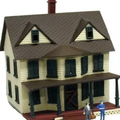 Trains*Model Power 2556 N Scale Assembled Haunted House Lighted W/Figures - Model Train Junction: Quality Parts and Art Supplies