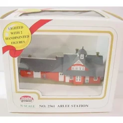 Trains*Model Power 2561 N Scale Built-Up Arlee Station - Model Train Junction: Quality Parts and Art Supplies