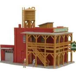 Trains*Model Power 2597 N Scale Railroad Hotel Built-Up W/Figures - Model Train Junction: Quality Parts and Art Supplies