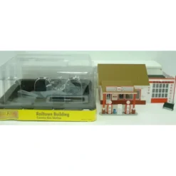 Trains*MTH 30-90301 Esso Country Gas Station - Model Train Junction: Quality Parts and Art Supplies