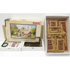 Trains*Piko 62022 G Beer Garden Caf Building Kit - Model Train Junction: Quality Parts and Art Supplies