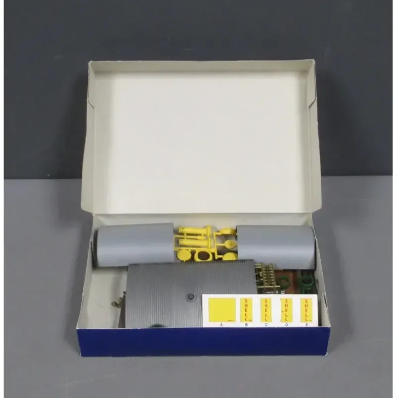 Trains*Pola 983 G Scale Gas Pump & Storage Shelter Building Kit - Model Train Junction: Quality Parts and Art Supplies