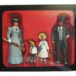 Trains*Preiser 45062 G Standing Family Figures (Set of 4) - Model Train Junction: Quality Parts and Art Supplies