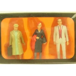 Trains*Preiser 63067 G Standing Travelers Figures (Set of 3) - Model Train Junction: Quality Parts and Art Supplies