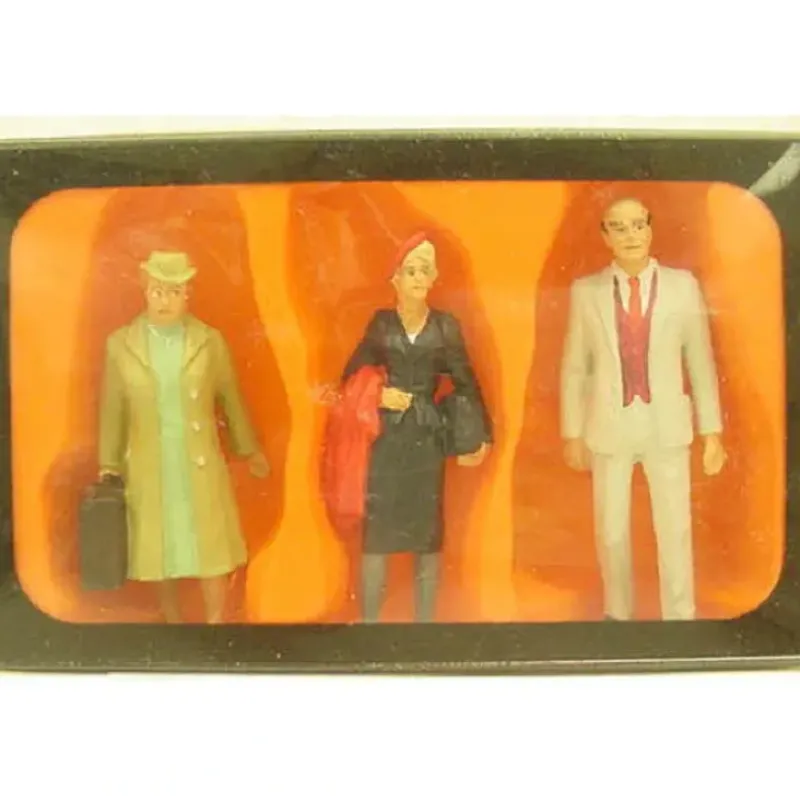Trains*Preiser 63067 G Standing Travelers Figures (Set of 3) - Model Train Junction: Quality Parts and Art Supplies