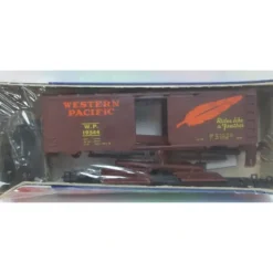 Roundhouse 1069 HO Western Pacific 40'' Boxcar Kit - Model Train Junction: Quality Parts and Art Supplies Clearance