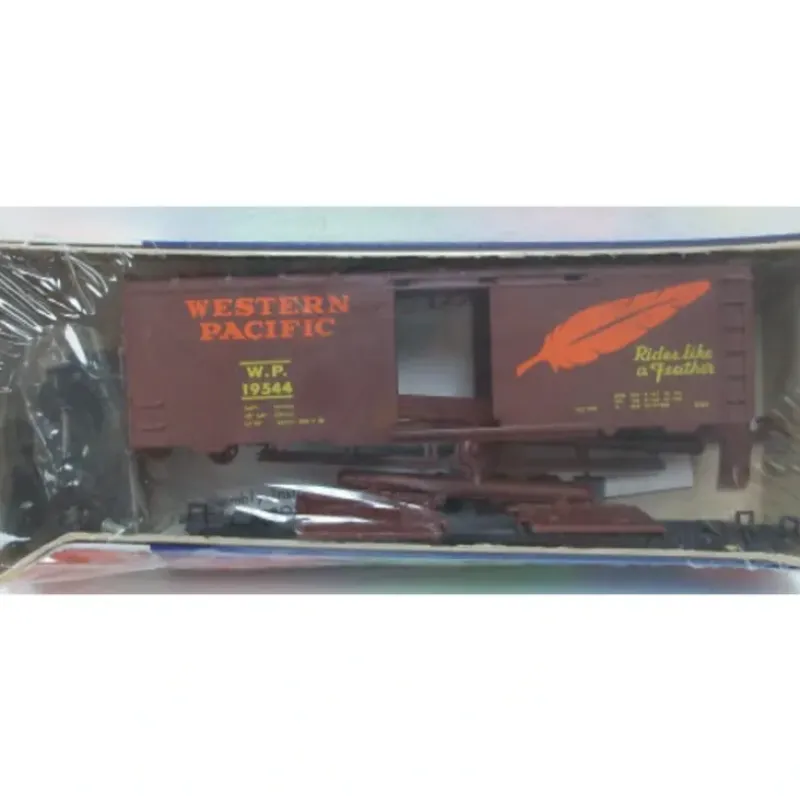 Roundhouse 1069 HO Western Pacific 40'' Boxcar Kit - Model Train Junction: Quality Parts and Art Supplies Clearance