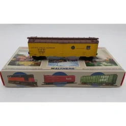 Walthers 932-2501 HO Pacific Fruit Express 40' Steel Reefer #30524 EX/Box - Model Train Junction: Quality Parts and Art Supplies New