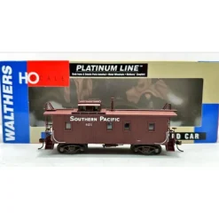 Walthers 932-7613 HO Southern Pacific C-30-1 Wood Caboose #821 LN/Box - Model Train Junction: Quality Parts and Art Supplies Online